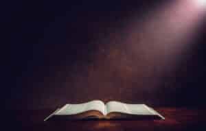 Descubre la mejor forma de escuchar música católica en línea