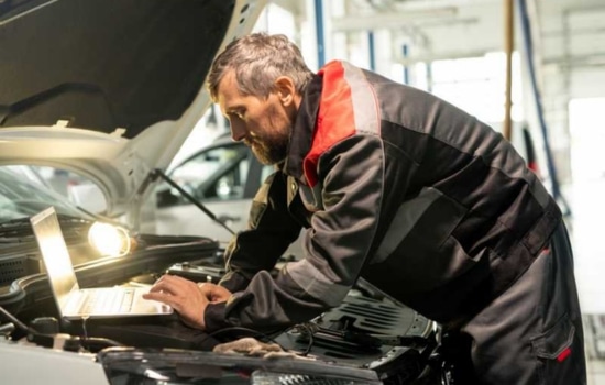 Transforma tu garaje: taller automotriz en casa