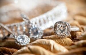 Encuentra joyas auténticas al instante